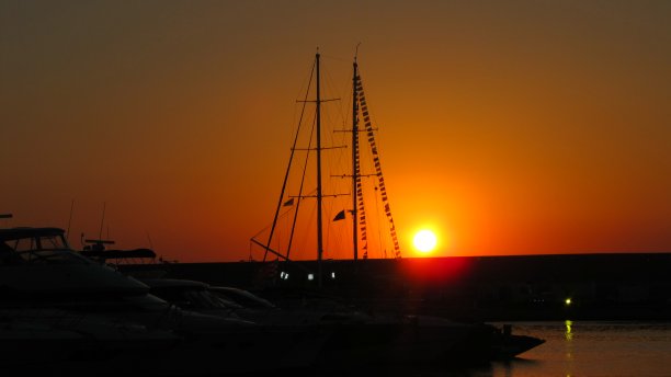 黎巴嫩贝鲁特港日落图片下载