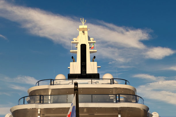 港口里的豪华游艇图片下载