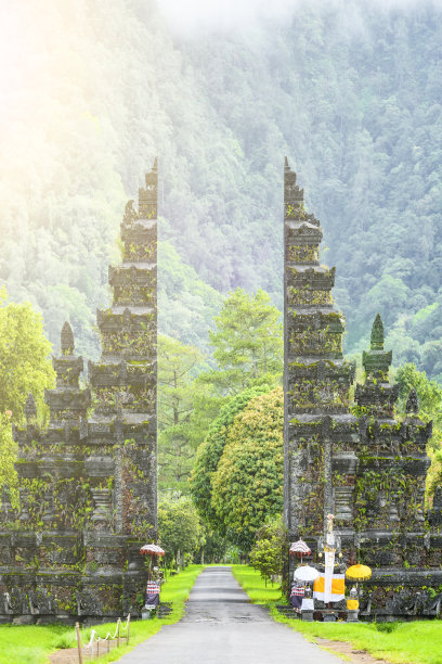 位于印度尼西亚北巴厘岛的Handara标志性门，令人惊叹。图片下载
