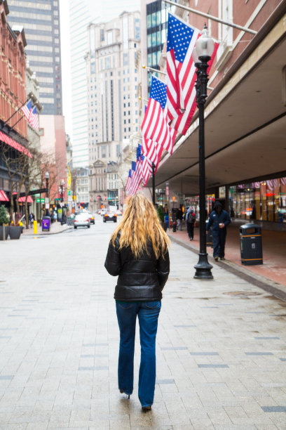 波士顿的年轻女子图片下载
