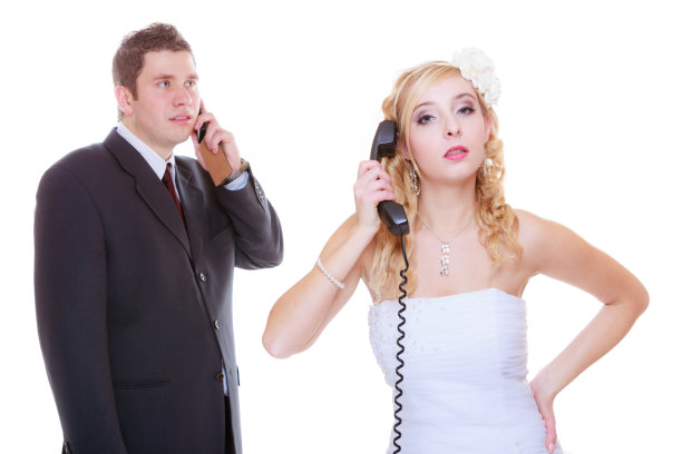 新郎和新娘在互相呼唤图片下载