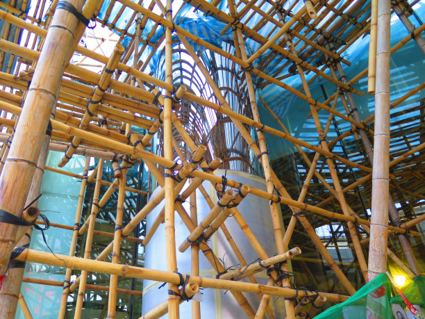 香港建筑物上的竹制脚手架脱落图片下载