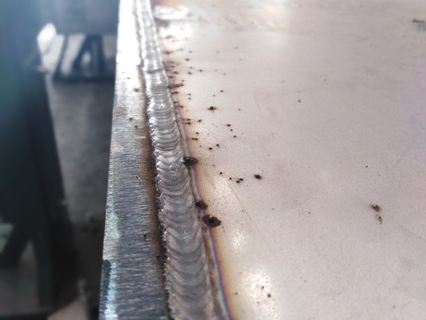 焊缝和杂质闭合图片下载