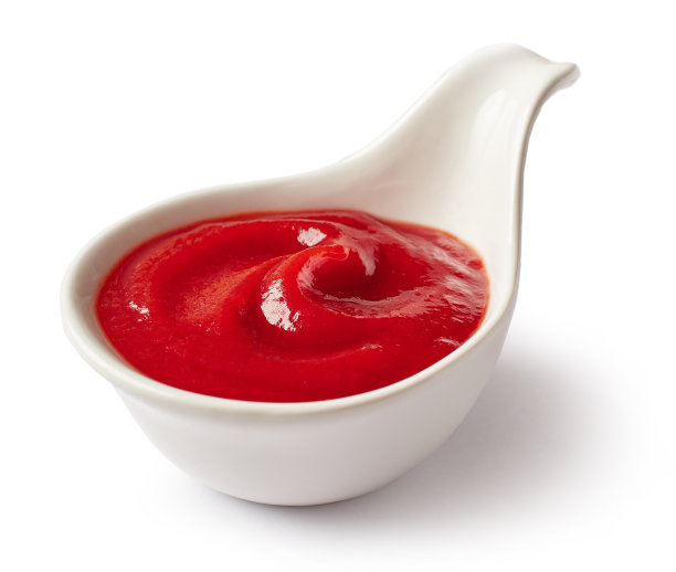 碗里的番茄酱被孤立在白色的背景上图片下载