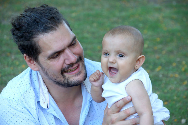 父亲生双胞胎图片下载