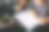 一个孩子的手和他的绘画和着色与马克笔的特写图片下载