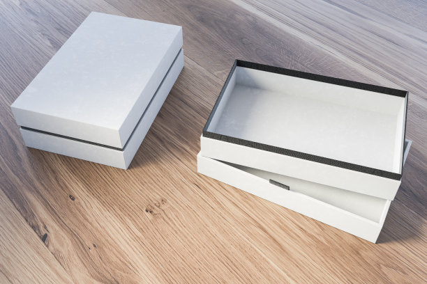 在木桌上打开和关闭礼品盒图片下载