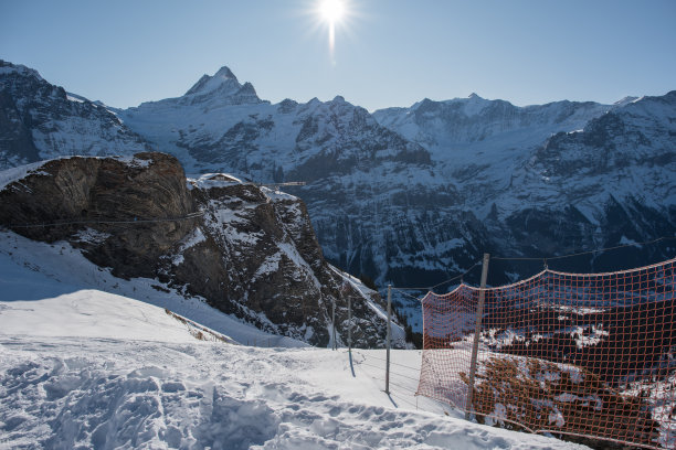 瑞士阿尔卑斯山的冬季仙境图片下载