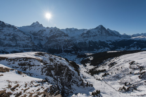 瑞士阿尔卑斯山的冬季仙境图片下载