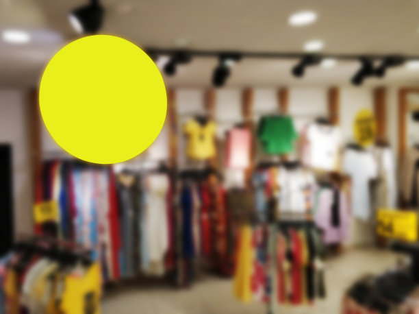散焦服装店背景与空的价格标签图片下载