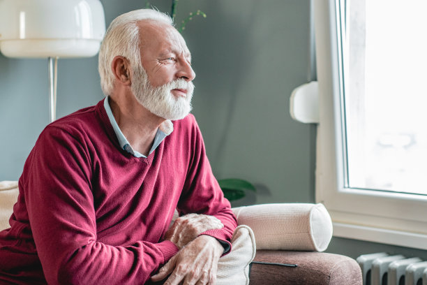 家中老人的肖像图片下载