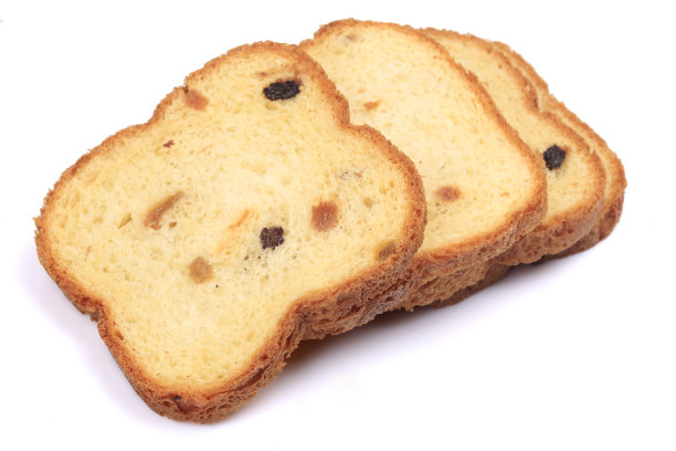 在白色背景上孤立的肉桂葡萄干面包图片下载