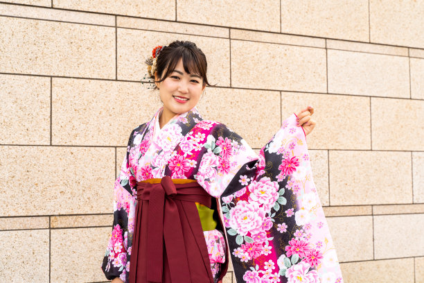 一个穿着和服的女人图片下载