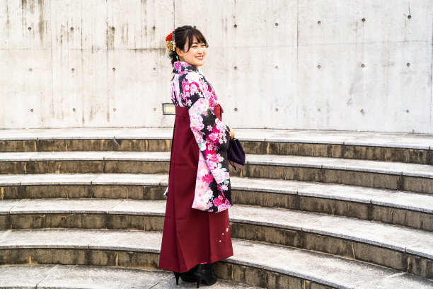 一个穿着和服的女人图片下载