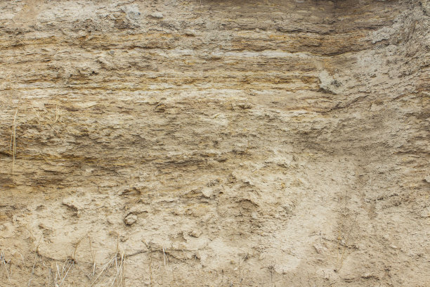 这是悬崖上一层土和粘土的自然照片图片下载