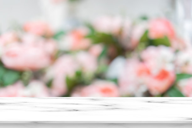 抽象模糊组鲜花清新的粉色玫瑰花背景与豪华大理石台面顶透视为夏春季节展示
并推广产品展示形象图片下载