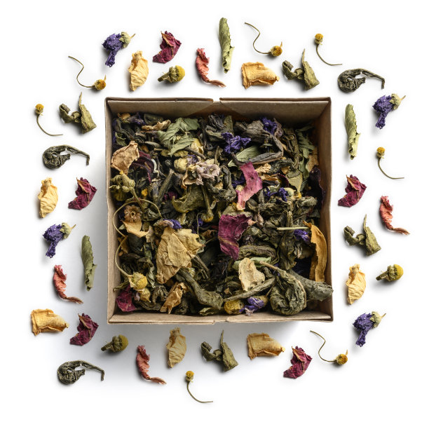 绿茶，天然风味。顶视图上的白色背景图片下载