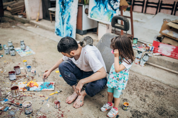 艺术家和小帮手图片下载