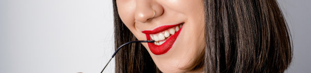 女人的舌头、牙齿和嘴唇图片下载