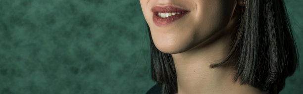 女人的舌头、牙齿和嘴唇图片下载