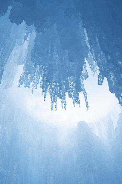 冰冻的冬季冰背景在蓝色和白色图片下载