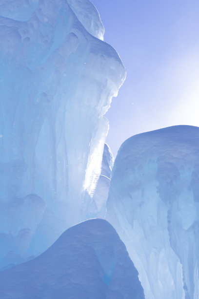 冰冻的冬季冰背景在蓝色和白色图片下载