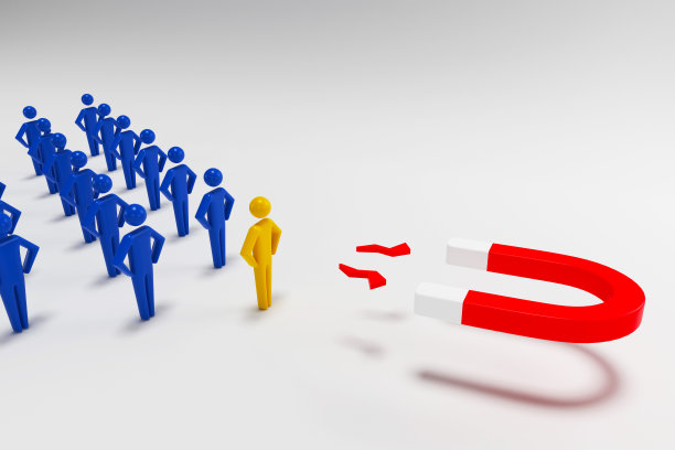 特写吸引蓝色人物与马蹄磁铁在蓝色背景。3D渲染图片下载