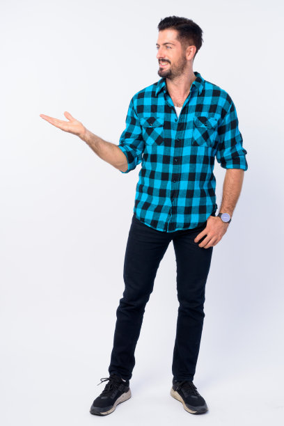 全身照片的快乐年轻的胡子嬉皮士男子显示一些东西图片下载