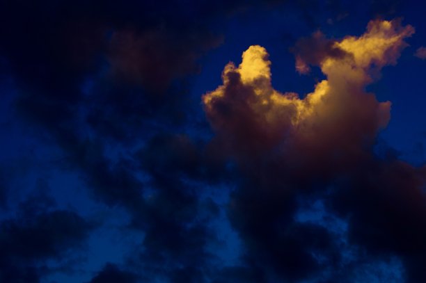 戏剧性的cloudscape图片下载