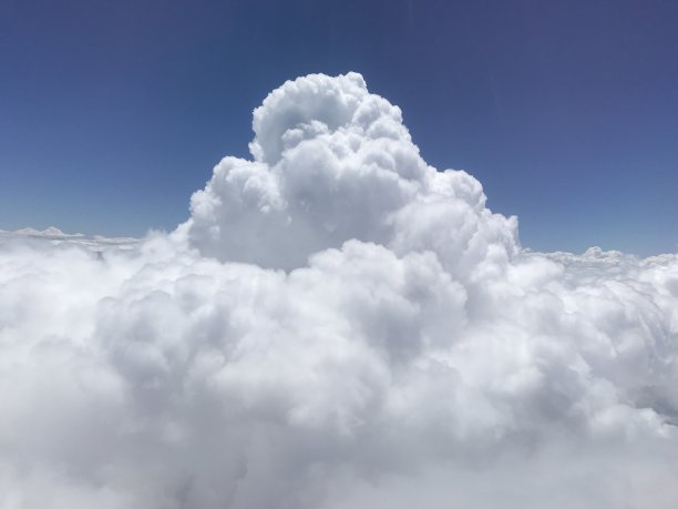 蓝天上的白云图片下载