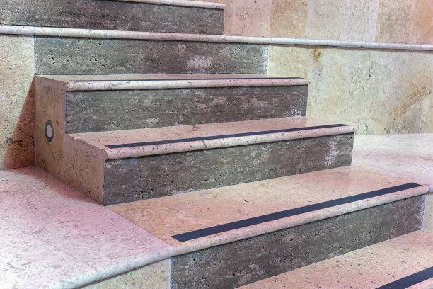 建筑中的大理石楼梯背景图片下载