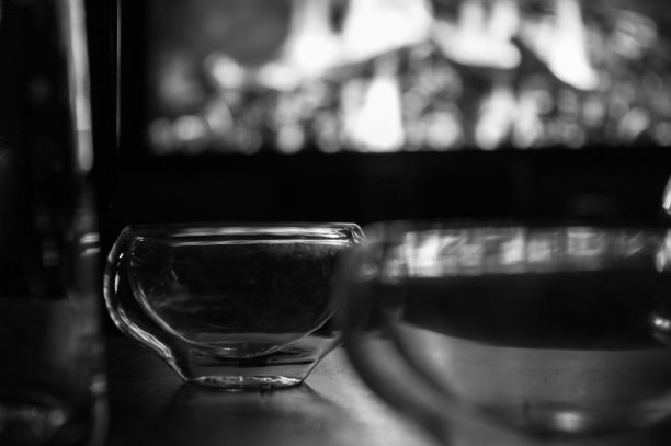 真空玻璃普洱茶杯，特写，宏观图片下载