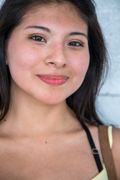 年轻女子的肖像图片下载