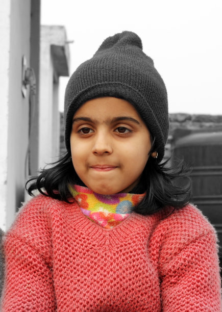 天真的女学生近距离肖像图片下载