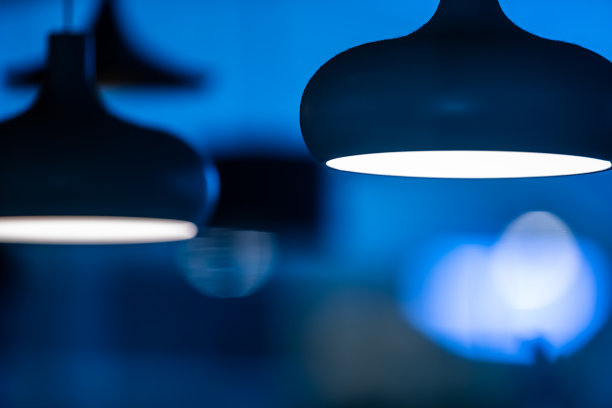 现代装饰灯具：吊灯、台灯、LED灯、水晶灯图片下载