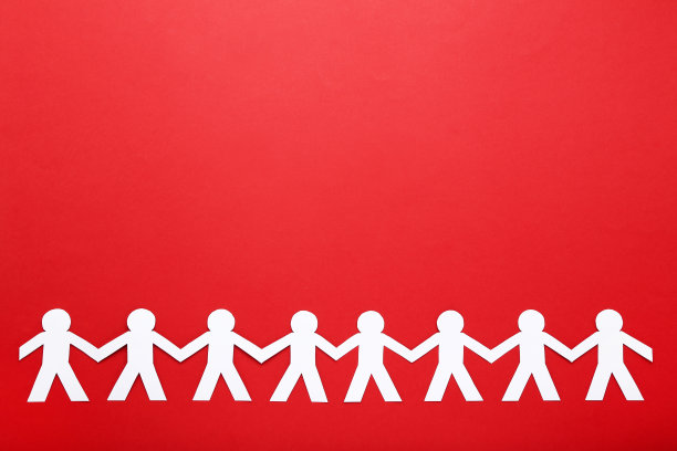 纸链人在红色的背景图片下载