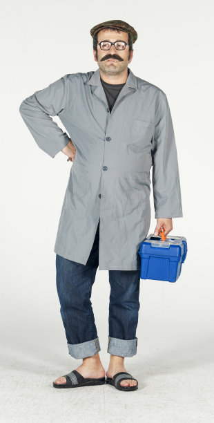 白色背景下的维修工图片下载