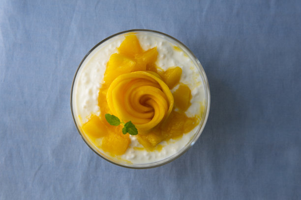 甜木薯布丁和新鲜芒果图片下载