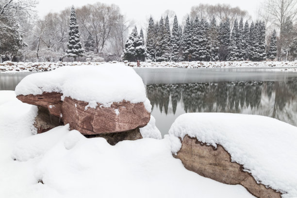 冬季大雪的自然景象图片下载