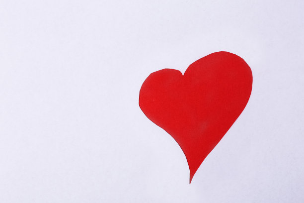 心形孔穿过纸图片下载