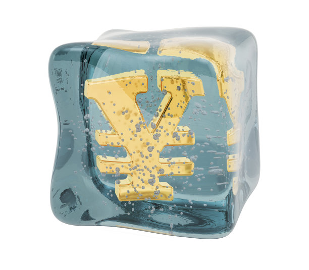 日元或人民币符号冻结在冰块中，3D渲染孤立在白色背景上图片下载