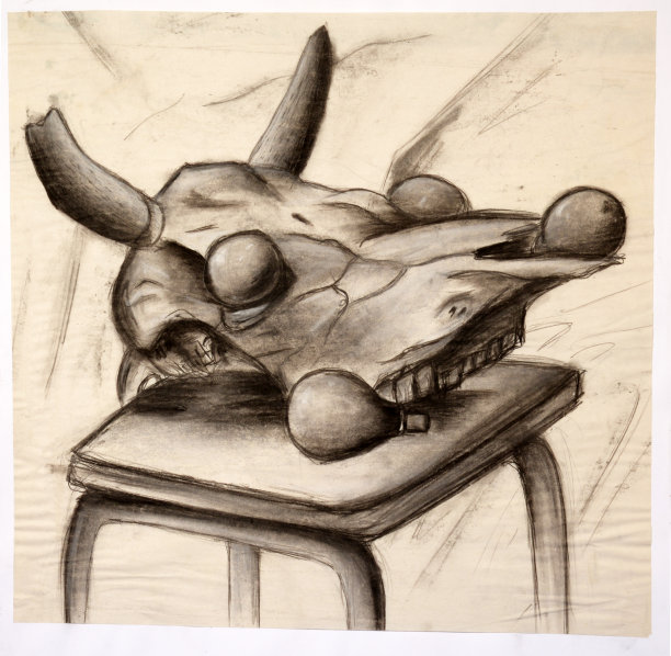 色调的静物炭研究，一只山羊的头骨放在木凳上，灯泡从眼睛和鼻子伸出来。图片下载