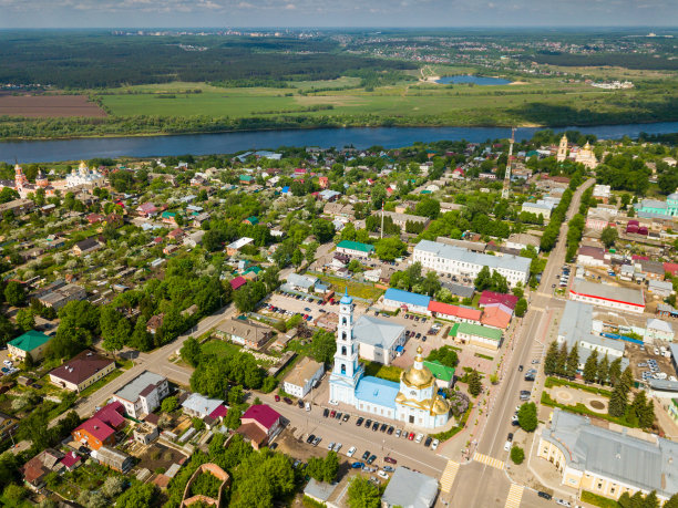从卡什拉与Vvedenskaya教堂的无人机观看图片下载