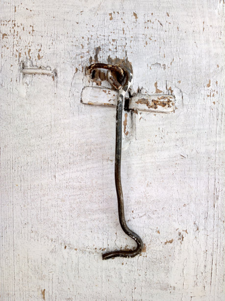旧门上的钩子。图片下载