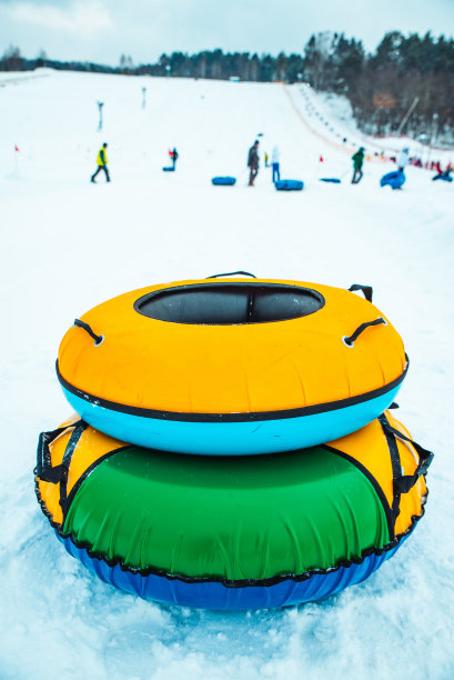 雪管环近。希尔在背景图片下载