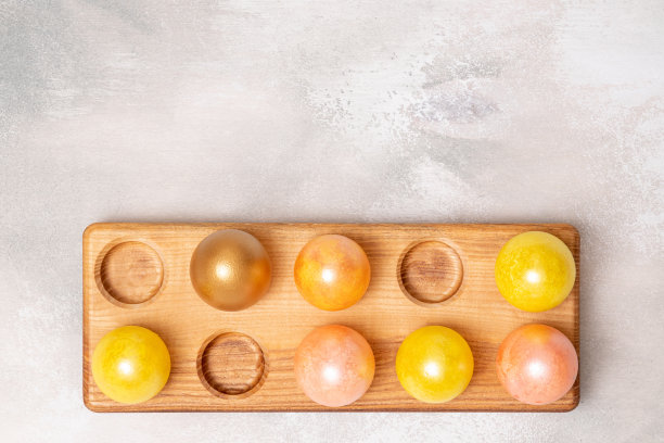 春平。质朴的桌顶视图。复活节的背景。图片下载