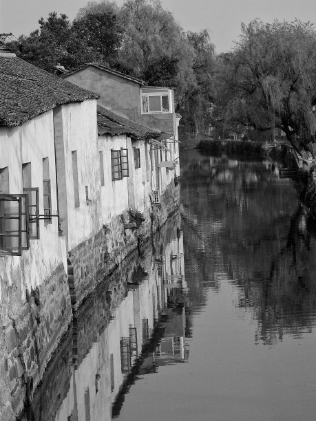 黑白的古城图片下载