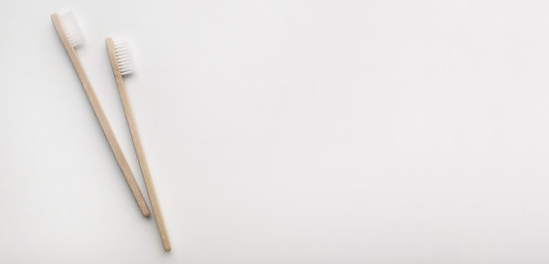 可持续生活方式的木制或竹制牙刷图片下载