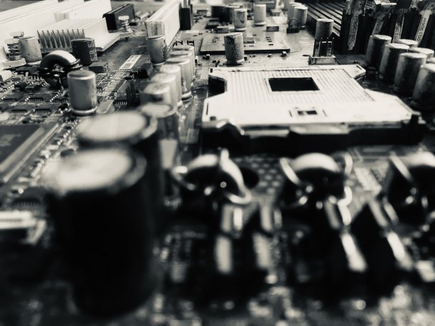 带有灰尘的黑白概念电脑板图片下载