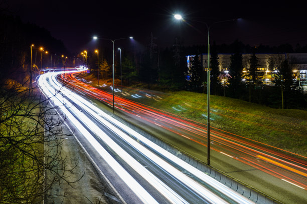 挪威公路长时间曝光的夜间照片图片下载